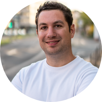 Dennis ChristmannFull-Service-LösungIch bin Deine Full-Service-Lösung für Projekte mit Charakter und kümmere mich um Online-Marketing, Content-Creation und Webdesign.